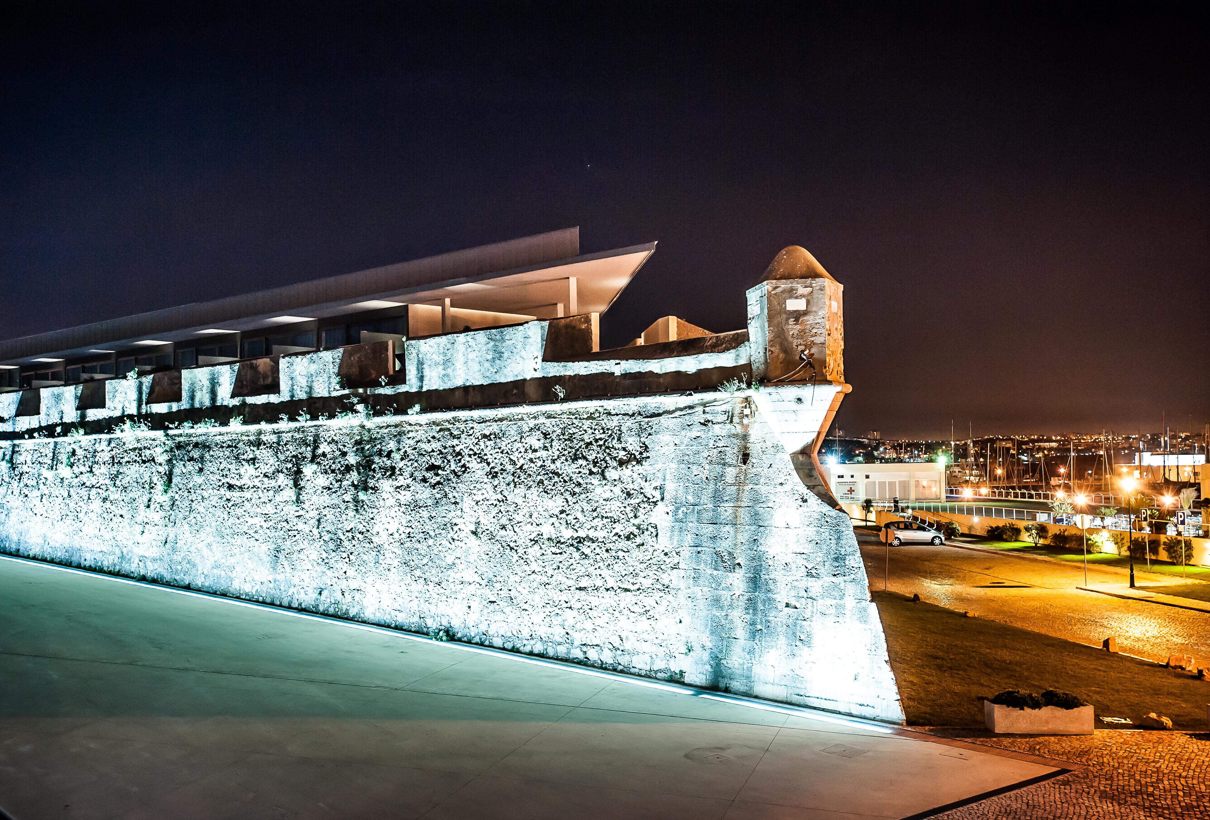 佩斯塔纳希达德拉卡斯卡伊斯艺术区旅馆 卡斯凯什 外观 照片 The fort at night
